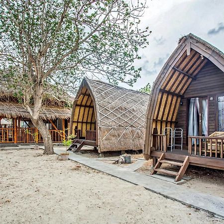 Oyo 1837 Telone Bungalow Palebah Exterior foto