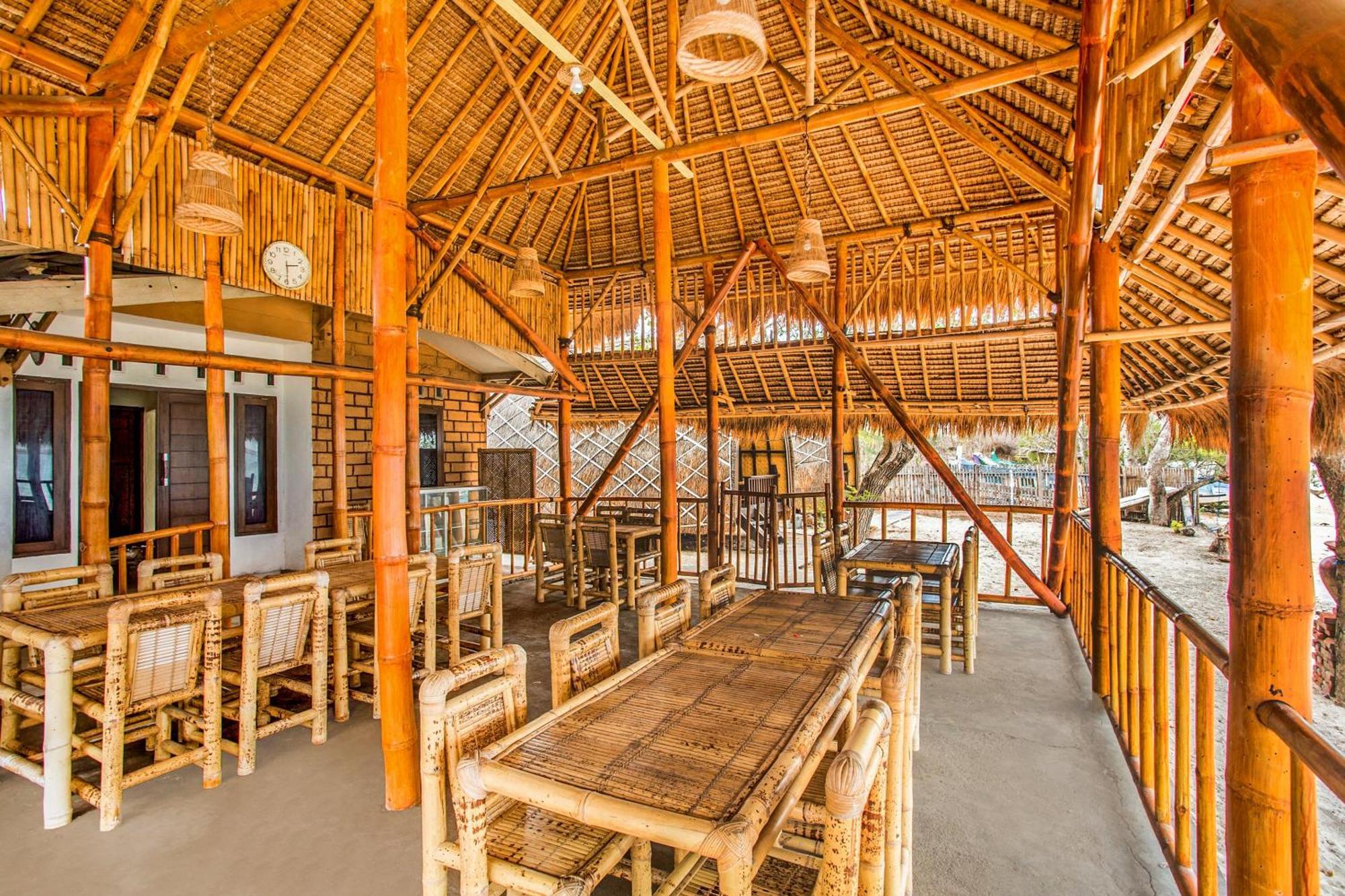 Oyo 1837 Telone Bungalow Palebah Exterior foto