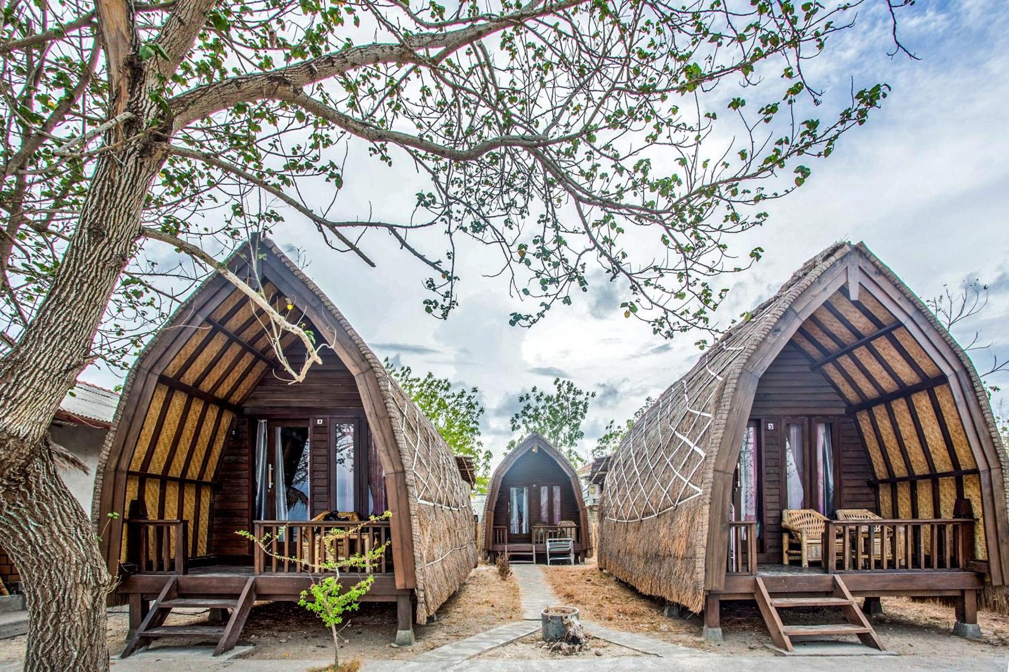 Oyo 1837 Telone Bungalow Palebah Exterior foto